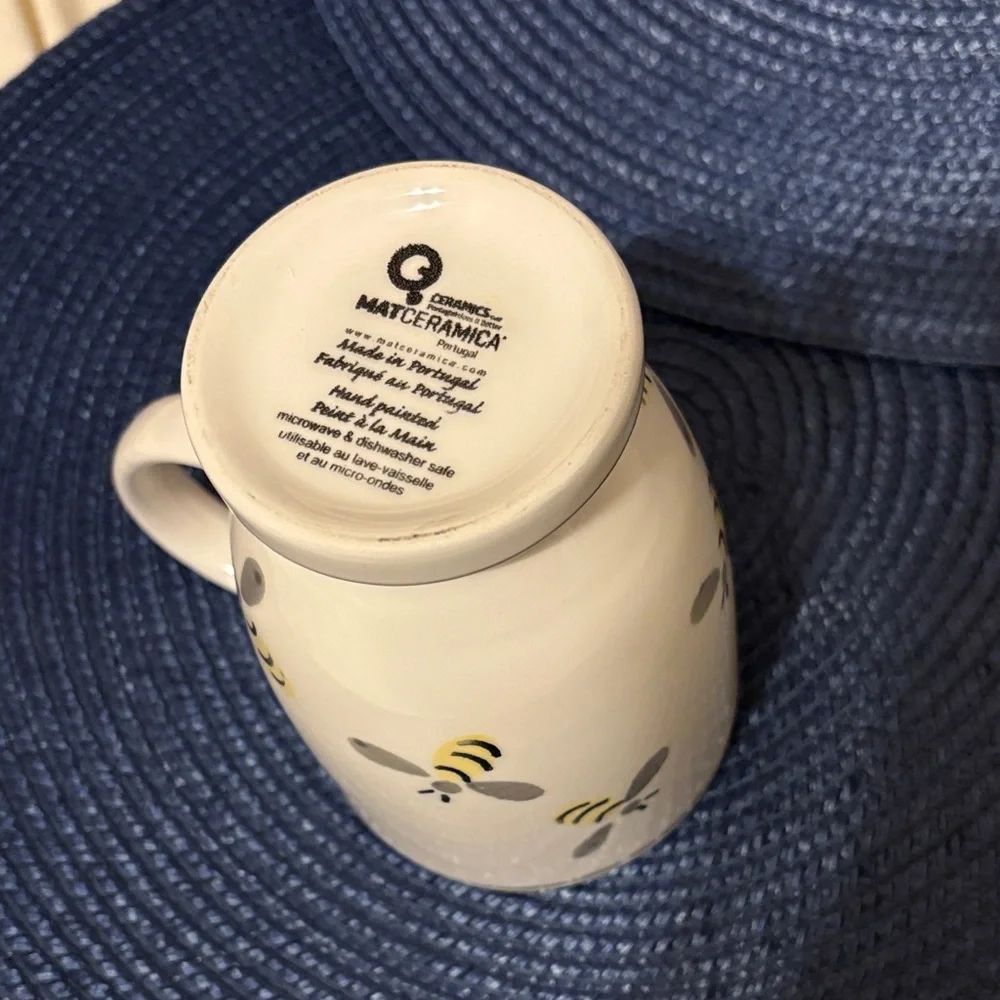 Charming Bee Motif Cream Mug - Picture 2 of 5